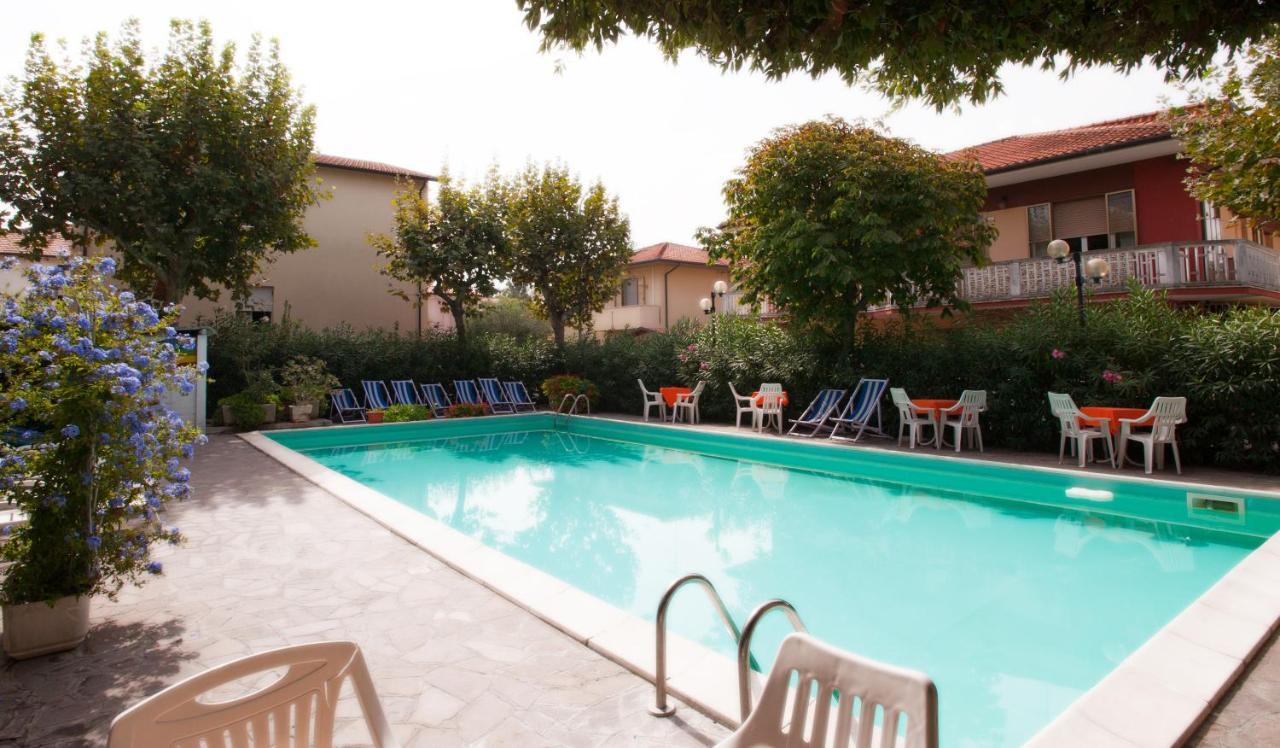 Hotel Garden B&B Marotta Kültér fotó