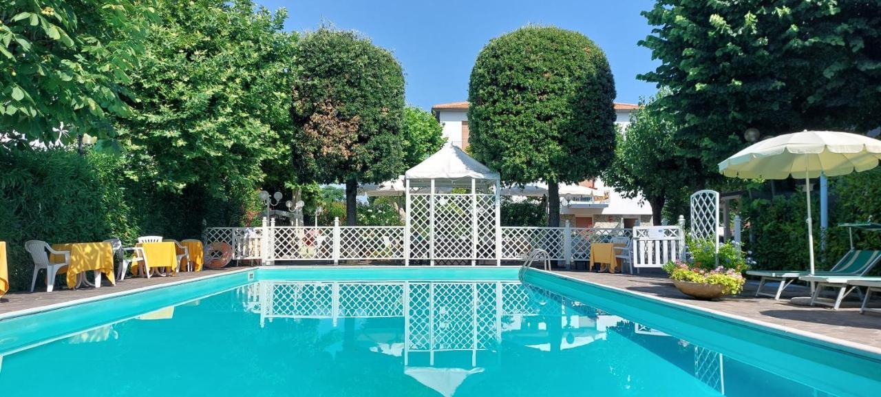 Hotel Garden B&B Marotta Kültér fotó